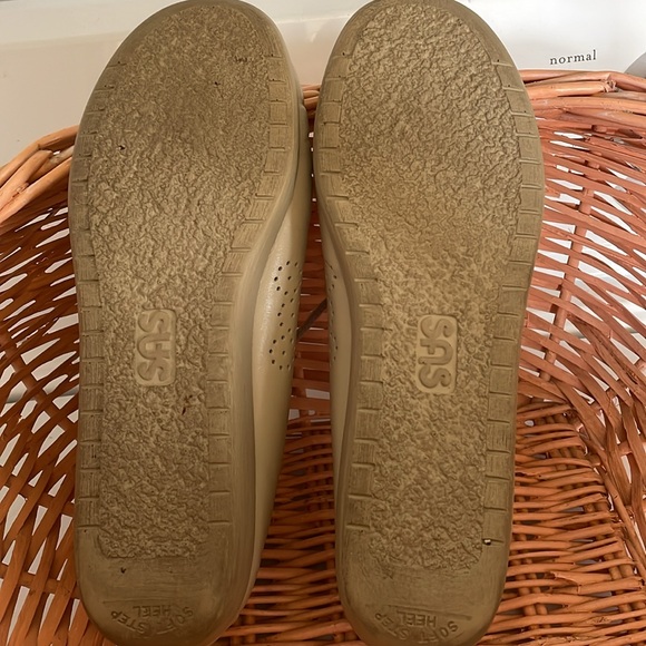 SAS Genuine Handsewn  8.5 Narrow Lace Up Shoes Featuring Soft Step Heel - Picture 2 of 4